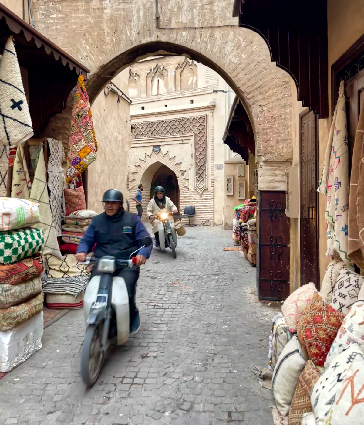 marrakech_mystery_door_man_img