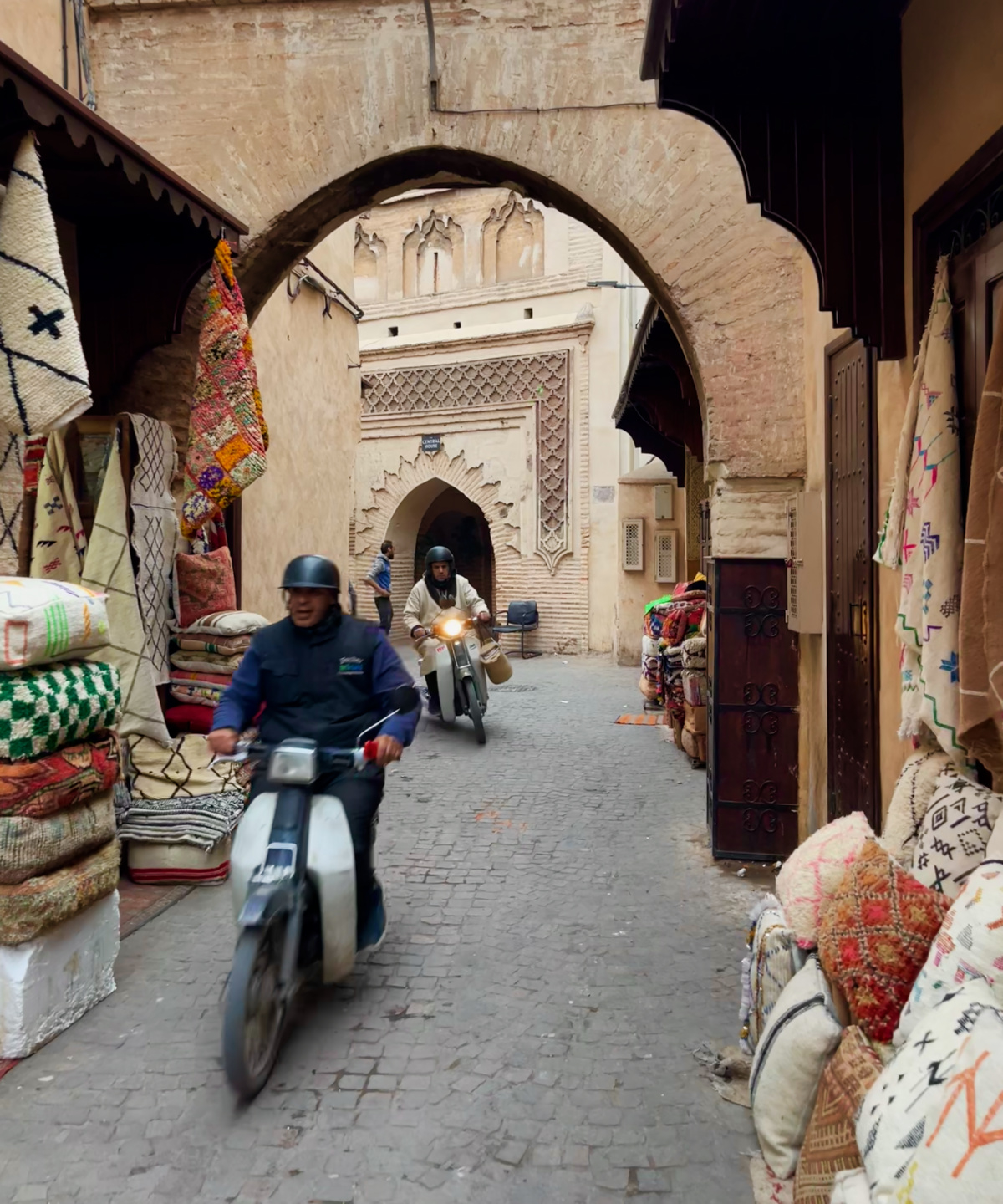 marrakech_mystery_door_man_img