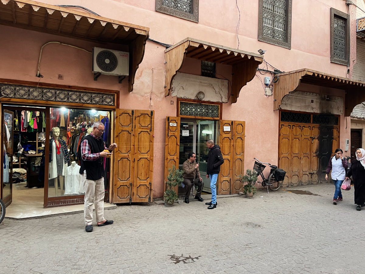 marrakech_mystery_door_man_img